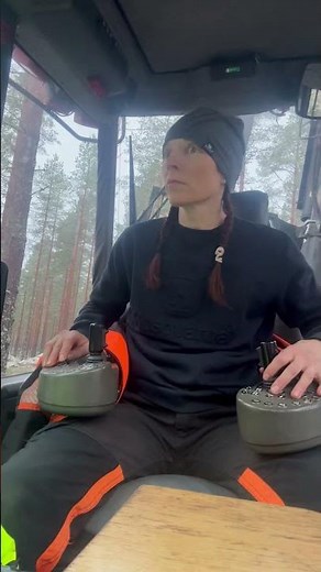 Ajokoneen käyttö vetää vakavaksi 😁 #komatsu
