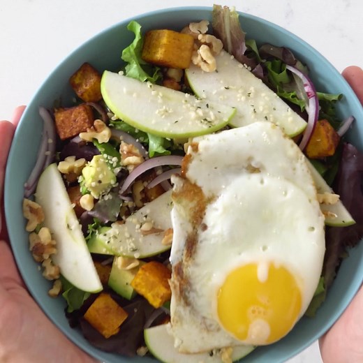 Start your day with a bowl of veggies with this FALL HARVEST BREAKFAST SALAD! Loaded with cinnamon roasted butternut squash, apple slices, avocado, red onion, walnuts, hemp seeds, an egg and an avocado balsamic dressing! Grab the full recipe: https://www.eatingbirdfood.com/fall-breakfast-salad/ | Eating Bird Food