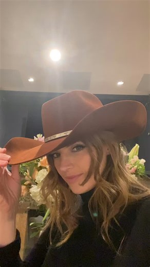 😏😑😏 | Stana Katic