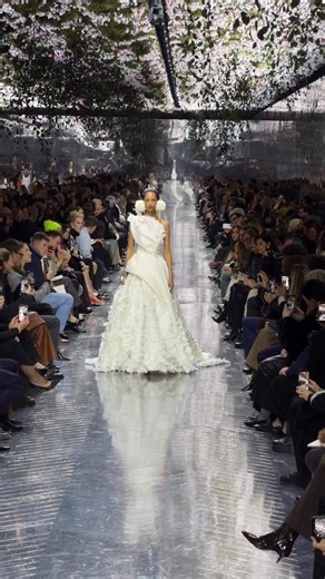 217K views · 5.2K reactions | @Mona_Tougaard est la mariée qui a clôturé le premier défilé @Dior Haute Couture printemps-été 2026, signé @JonathanAnderson. #pfw | Vogue France | Facebook