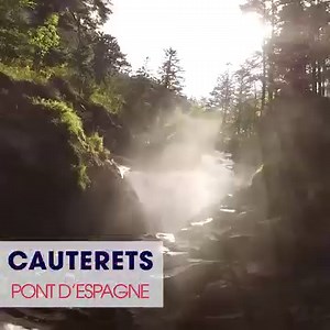 Cauterets nous met l'eau à la bouche ! Etape rafraîchissante de tout #PyreneesTrip, le Pont d'Espagne est le spot parfait pour observer les bouquetins pyrénéens 📸 🐾 | Hautes Pyrénées