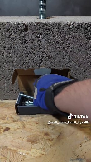 Dzisiaj kotwy chemiczne w ampułkach w wersji wbijanej(R-HAC-V) oraz wkręcanej(R-CAS-V)😉 Czyli rodzaj zakotwienia, który zamiast rozpychać się w materiale – wkleja się na stałe🔥 Daje ogromną nośność i nie osłabia podłoża - idealna tam, gdzie tradycyjny kołek by poległ💪 A po zarejestrowaniu się na stronie, odblokujecie dostęp do nizszych cen😉👇 https://umocowani.rawlplug.com/WD-ACH Współpraca reklamowa z firmą Rawlplug✌️ #dlaciebie #budowa #remont #kotwa #porady #praca #rawlplug