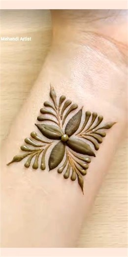beautiful flower design 😍 unique mehndi design 🥰#mehndi #henna #trending