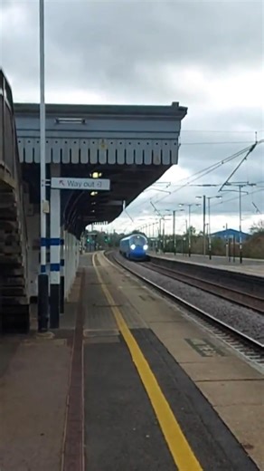 Lumo class 803 speeds past biggleswade (2021) #train #trains #lumo #tinytrain #blue #electric