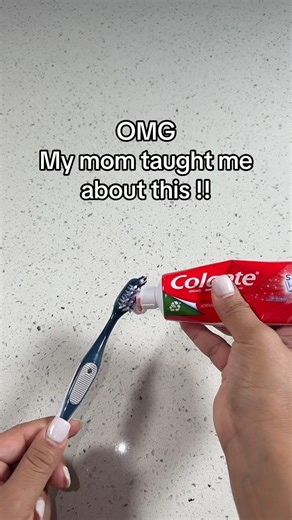In case your mom didn’t teach you !! #toothpaste #cleanteeth #teeth #hacks #tipsandtricks #lifehack #tips #moms #facebookreel | Gladis.Sahm