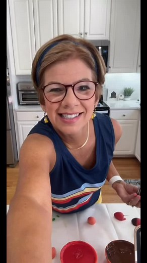 A quick demonstration video on how to make chocolate- dipped strawberry cake pops. Also demonstrates how you can remove the sticks, or toothpicks, from your cake pop treats! 🤗 Now… I thought of deleting this video and starting all over so it would be perfect with no mess ups! But I thought it would be good for everyone to see me doing my thang… mistakes and all! Thank goodness for Starbucks coffee to keep me going. 😂 (sound on if you're a music person. Keep it off if it's too early or you have