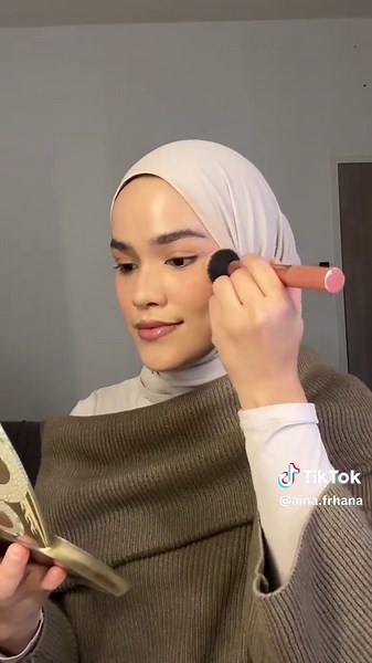 Clean Girl Makeup Look Tutorial to Elevate Your Style