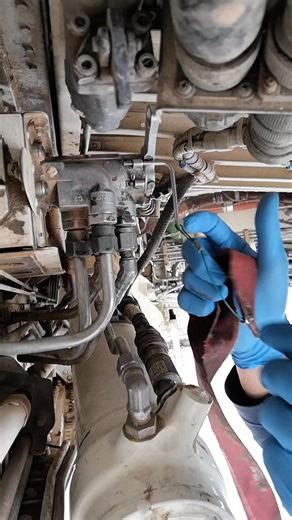 Removing pin at door control valve. Make sure to hold the spring loaded lever to avoid damage 👌 #fypシ゚viralシ #foryouシ #reels #fyp #satisfying #Trending #aviation #fbreelsfypシ゚ #fypシ #viral | Mechanic O