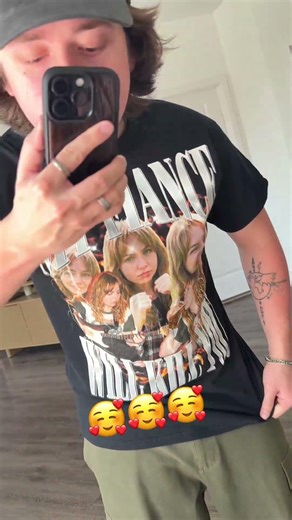 Surprising my boyfriend with a custom shirt 😭💕