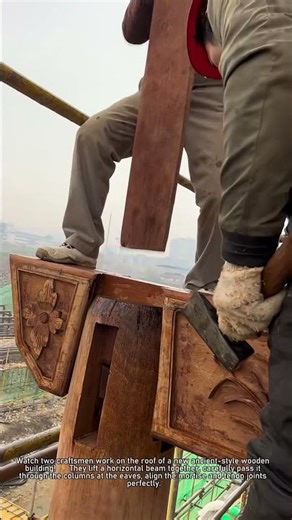 Carpenters Install Beam on Ancient-Style Wooden Roof! Mortise and Tenon Skill 🌾🔨