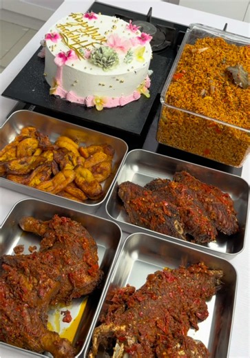 Today’s “my wife” birthday 😀💕 and there’s no way I’m not storming her place with food! She moved from “I don’t want to celebrate my birthday” to us celebrating the whole day! You no go celebrate your birthday keh? When I love you?? My brother should better act right and get married! 😂 The only Airfryer you should use; @Buchymix USA