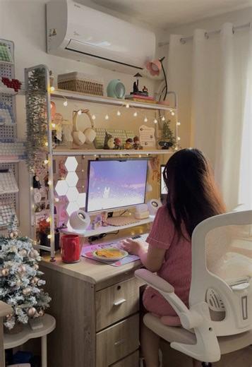 this is how my desk lights up my day and mood! i guess it’s hard to go through a day without sitting here. OA!!! .°⋆.𖦹°‧ . . . #desk #desksetup #desktour #cozy #cozydesk . . . tags: desk for small room • desk lamp • wfh desk • cute desk • cozy desk • cozy desk setup • desk • cozy night • study desk • desk tour • desk inspo • desk lamp table lamp • shelf for desk • desk decor • desk decoration • cozy lights • desk setup • home office • work from home setup ideas • computer setup • gaming home of