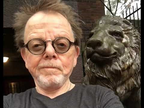 Paul Williams Performs Rainbow Connection