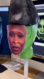 Sculpting Elphaba’s face from Chocolate, cake and sugar! 💚 | Lara Cakes