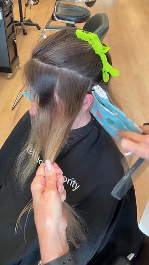 Halo Color for a Soft or Bold Face Frame! I used the new @redkenpro Blonde IQ lightener I always pre-part off the hair for this technique. I follow the hairs natural growth pattern to determine how to divide the hair. For this Client I did three sections. After finishing her halo, I continued doing fine highlights through the Mohawk area. ( not shown) Let me know if you’ll try this. Like this post and follow me for more hair color education.💕 # colorplacement #haireducation #halocolor #facefram