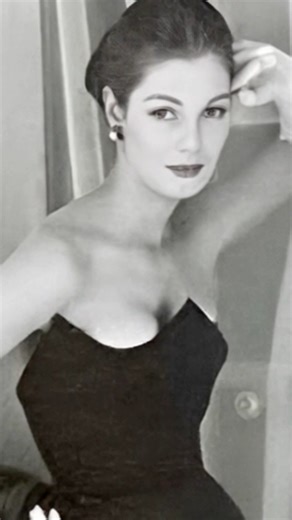 Fiona Campbell-Walter was a New Zealand-born British model prominent in the 1950s, known for her work with photographers like Cecil Beaton and Henry Clarke. She became a socialite after marrying Baron Hans Heinrich Thyssen-Bornemisza de Kászon in 1956 and later had a well-publicized affair with shipping heir Alexander Onassis. Her career included appearances in Vogue and on the cover of Life Magazine. #supermodel #vogue #1950sstyle #Avadon #supermodel #fashion #1950sfashion #onassis #Royalty | J