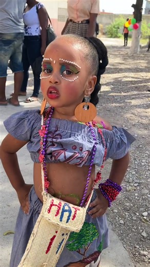 Marguerite naval #haitiantiktok🇭🇹🌷🌷abonné #tiktokviralvideoforyoupage #haitiantiktok🇭🇹🇭🇹🇭🇹 #kanaval @Christ- yz 🌸💕 @Tesse❤️💕🥹 @SA KAP FET OKAY