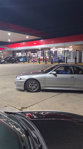 Dayton Gravlee on Instagram: "Ran into another one!!!! #jdm #jdmgram #nissan #gtr #skylinegtr"