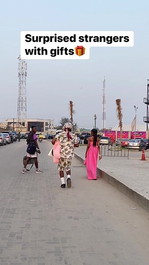 Surprised strangers with gifts🎁 | Brytiq