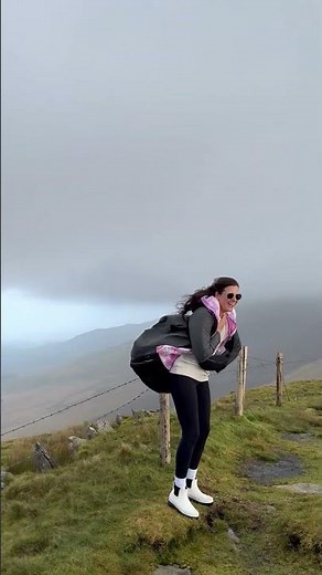 Woman's Hat Gets Blown Away Due to Intense Wind in Ireland - 1513612
