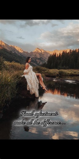 Posing tip! Why pointing the toe matters… Pointing the toe instantly creates length through the leg. When the foot is turned and the toe is gently pointed outward, the line of the leg flows instead of stopping abruptly at the ankle. It elongates the body, softens the pose, and creates a more feminine, natural shape. A flexed or straight on foot can visually shorten the leg, while a pointed toe keeps everything feeling fluid and graceful. It’s a small adjustment, but it makes a powerful differenc