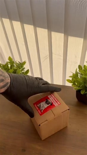 At CASA DE ELIXIR, we don’t simply manufacture products; we compose experiences. Every candle and wax melt in our collection is the result of an obsessive dedication to the craft, where scent truly becomes art.#casadeelixir #collections #artwork #candles #love