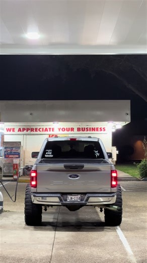 Exploring the 40s Mudgrapps and Squatted Trucks Culture