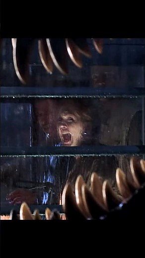 T-Rex on the Loose in the City! 🦖🚨 Chaos Hits San Diego | The Lost World: Jurassic Park (1997)