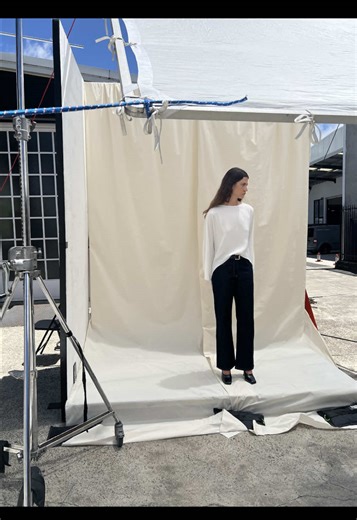 The easiest relaxed outfit to throw on when your not sure what to wear. The Portia Top styled with the Finn jeans and AQ belt. #ANNAQUAN #weekendoutfit #ootd #newarrivals #styling