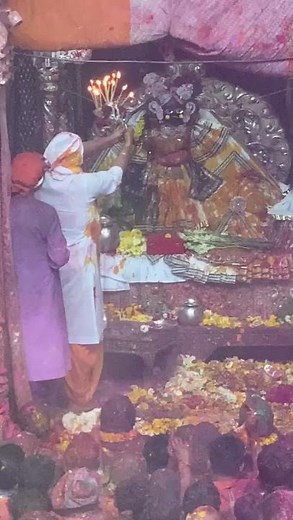 Banke Bihari Mandir Ki Live Aarti | Banke Bihari Temple Vrindavan Live Darshan Today