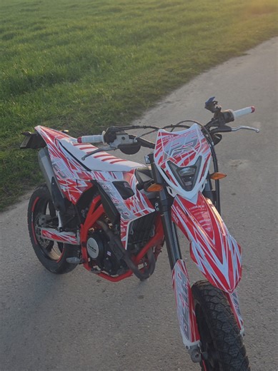 Beta Sunset = 🩵 . . . . #supermoto #bikelife #Bike #beta #trending @br1_12 @Puch_Niklas @2_Stroke_Josh @TRXPZ.Nici @Polini_Levin🦦🩵 @ᗪ. † @Slick Design Co. @GianFabio88 @Swing_Leandro @𝕴𝖙𝖚𝖚_𝖑𝖊𝖊𝟕𝟓🇨🇭🔥