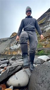 Here’s a video of us exposing a potential Ammonite stone and a perfect Jurassic Belemnite (Squid-like creature) on one of our recent fossil hunts. It was in a large loose shale slab 🦑🦑 This is the ‘Belemnite Guard’, which was the tough inner part of the belemnite 🦖🌎 | Fossils Explorer