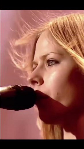Avril Lavigne – Sk8er Boi