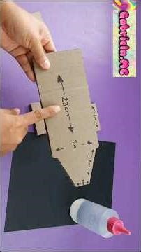 Organizador en forma de Crayola: realizado con material reciclado. Tutorial en mi perfil de YouTube.