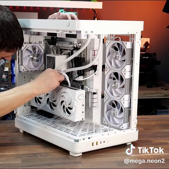 The Cleanest White PC Build: ASMR Edition