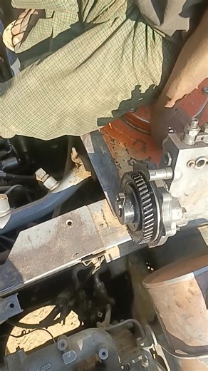 Hitachi ZX210-5 Fuel pump installation