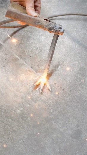 Part 10 : Hidden Art in a Rusty Steel Bar! 🐓✨ #Shorts #Handmade