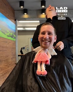 They all had great reactions to this princess robe 👸😂 | LADbible Ireland