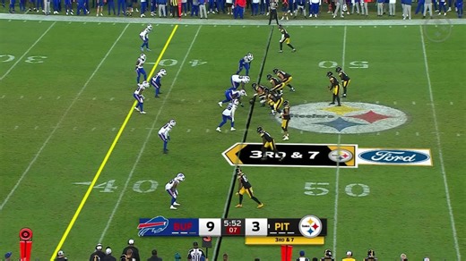 Fields makes magical escape, throws perfect pass to Fitzpatrick for sideline beauty