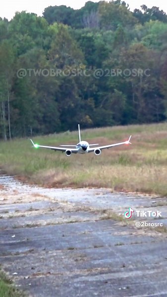 Delta Classic 737 MAX Review and Fun Flight | RC Plane Footage