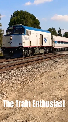 Amtrak “Cabbage Car” NPCU Leads Pacific Surfliner Low Level Set #amtrak #amtraktrain #shorts #train