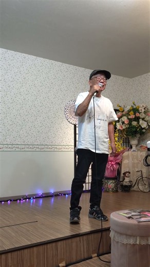 「公園の手品師」フランク永井さんの曲を歌いました〜。