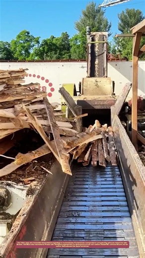 Holz zerkleinern: Wie Maschinen alte Bretter in Neues verwandeln