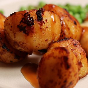 1.6M views · 4.2K reactions | Marmite Roast Potatoes Full recipe: https://taste.md/2hAe01D | Tastemade UK | Facebook