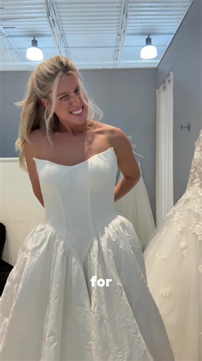 GUYSS IM GETTING MARRERIED i mean … GOING ON THE NEWS!!! 😍💍🦢 #bride #wedding #columbia #cola #weddingdress