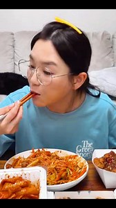 Spicy Tteokbokki with Korean Fried Chicken #spicy #tteokbokki #korean #chicken #asmr #mukbang #koreanfood | Mukbang ASMR