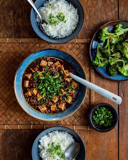 Remember that tofu you bought when you were “turning over a new leaf for #meatfreemonday”? Yeah, the leaf wilted. 🍃 But the tofu’s still here. Along with some mushrooms that have been slowly turning into a science experiment. 🔬🍄 Tonight, we battle food waste with this plant-based twist on a Sichuan classic! Introducing, Vegan Mapo Tofu. 💪🏼🔥 Name a more iconic duo than regret tofu and guilt mushrooms. We’ll wait. 😅🍽️ Check out the full recipe here👇 INGREDIENTS 1 Tbsp Sichuan peppercorns 