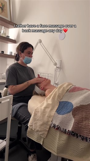I’ve always preferred face massages over back massages❤️ @Cheeks Co