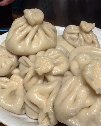 მონატრება ხინკალსაც მოგახვევინებს. Slovenian meat georgian food #slovenia #georgia #khinkali