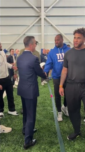 Coach had to meet the guys before the presser 🤝 #shorts #giants #nfl #newyorkgiants #johnharbaugh